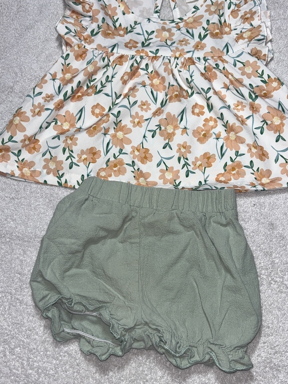 Source Unknown White Floral Top with Tan Flowers & Sage Bloomers